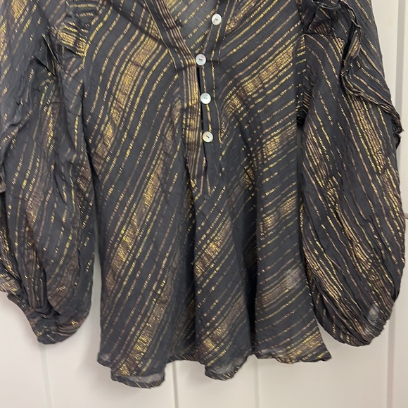 Jen’s Pirate Booty Blouse Gray Metallic Puff Ruffles Sleeve - Picture 4 of 6